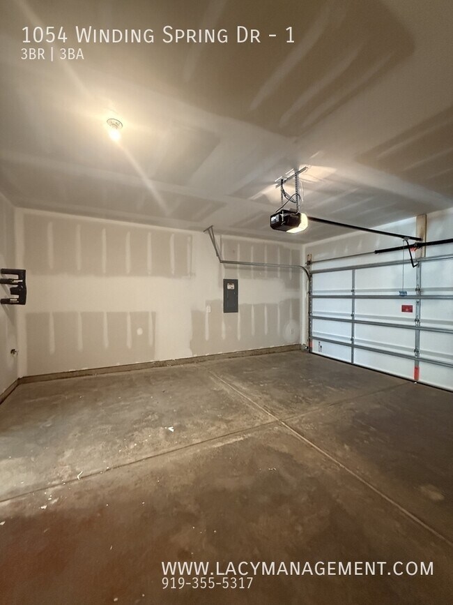 Building Photo - 1054 Winding Spg Dr