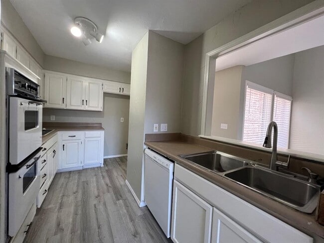 Building Photo - 1902 Three Stars Rd