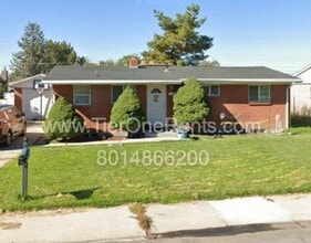 Building Photo - **MOVE IN SPECIAL** $500 off first month's rent!!