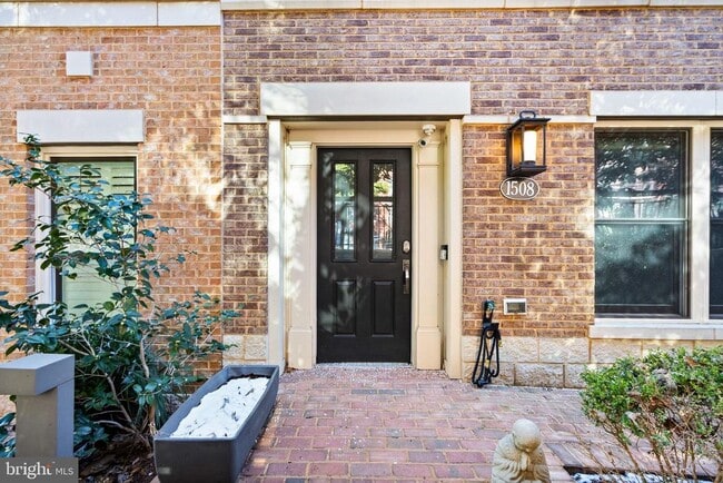 Building Photo - 1508 16th Ct N