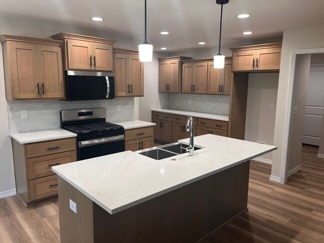 Building Photo - Beautiful, brand-new, 3-bedroom, 2-bath home in Nixa with a 3-car garage.