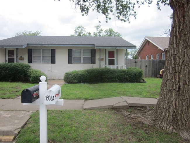 Primary Photo - 1608 S Hayden St