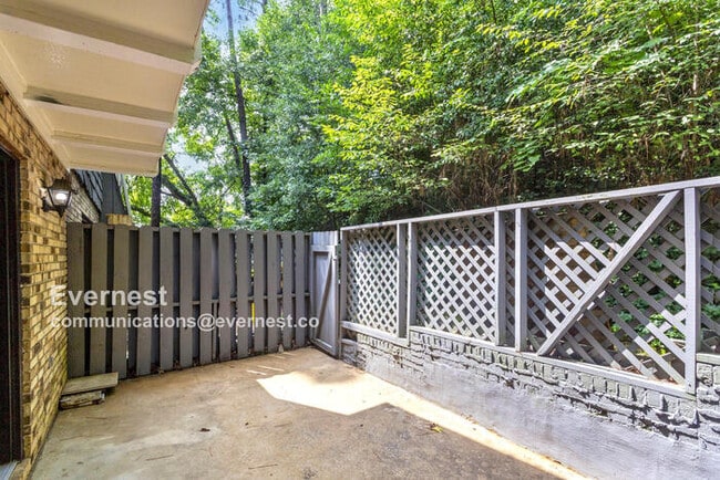 Building Photo - 804 Vestavia Villa Ct