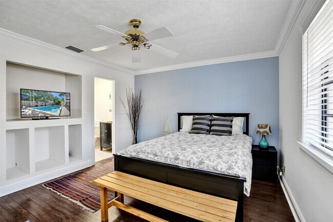 Building Photo - 1415 Miami Rd