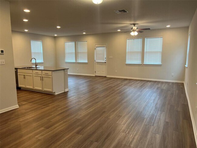 Building Photo - 3201 College Park Dr