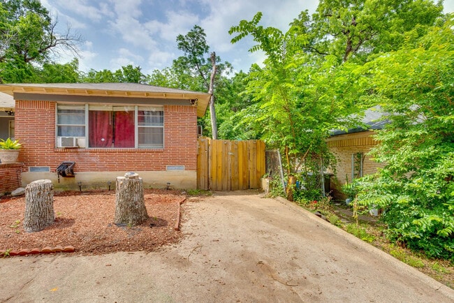 Building Photo - 7244 Piedmont Dr