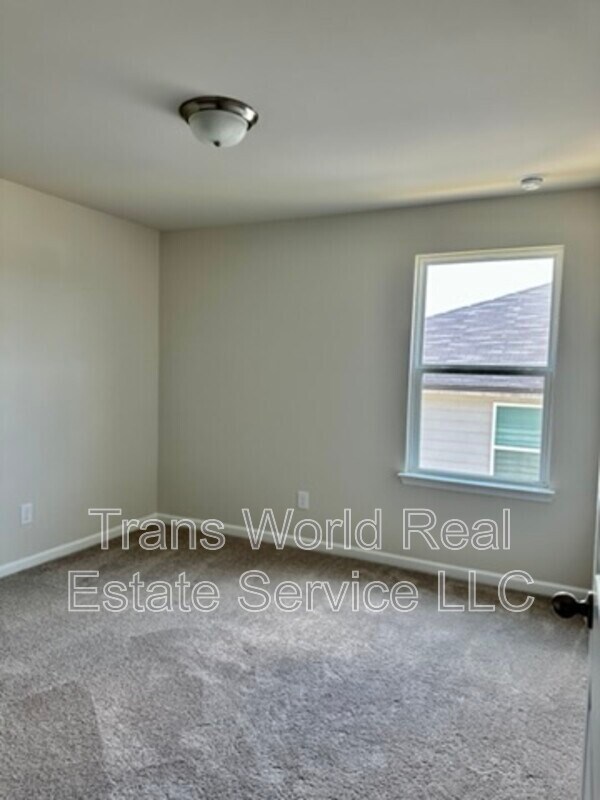 Building Photo - 5950 Green Ash Ct