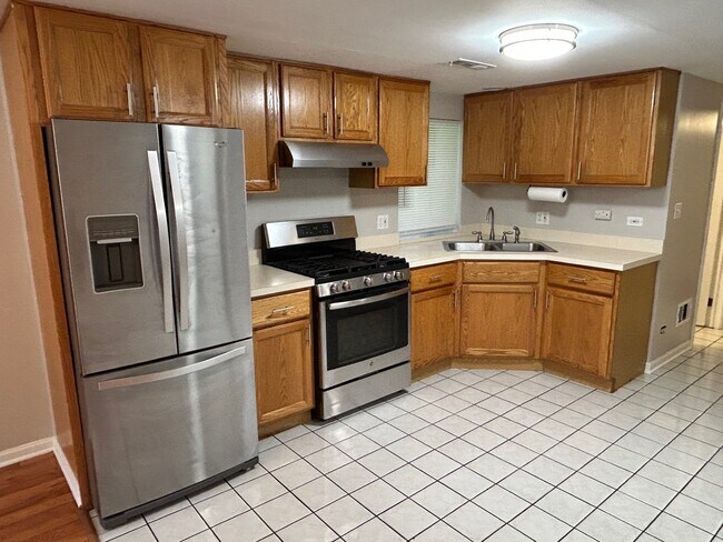 Building Photo - 2634 N Talman Ave