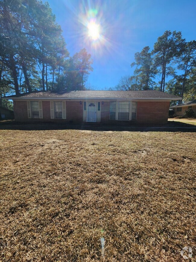 Building Photo - 3 Bedroom Home in Sought-After Subdivision