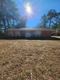 Building Photo - 3 Bedroom Home in Sought-After Subdivision