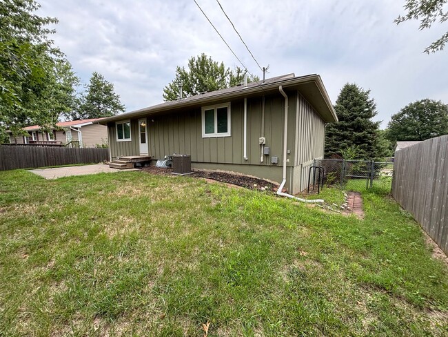 Building Photo - 3423 Woods Dr