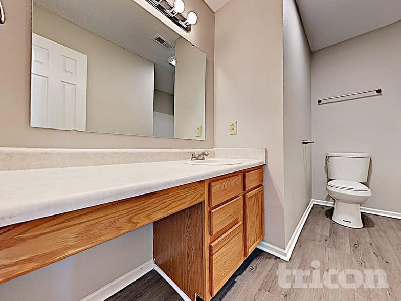 Building Photo - 10813 Inspiration Dr