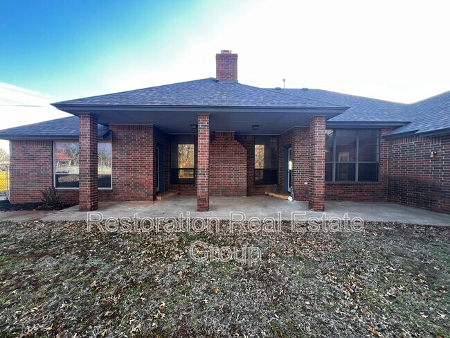 Building Photo - 113 S Mustang Rd