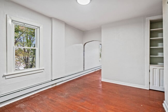 Building Photo - MOVE IN SPECIAL! SCORE HALF OFF 1ST MONTH'...