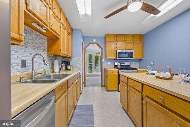 Building Photo - 13501 Kelmont Ct