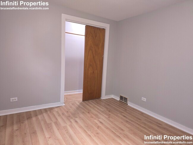 Building Photo - 13802 Lincoln Ave
