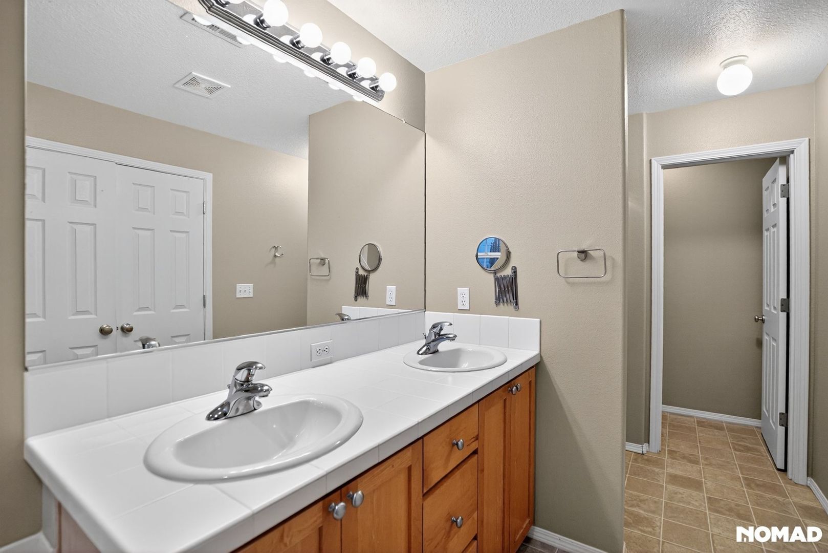 Building Photo - 2288 NW Oak Knoll Pl