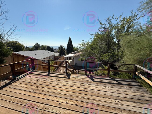 Building Photo - 1/2 Month Free!! 3BR/2BA Single-Story with...