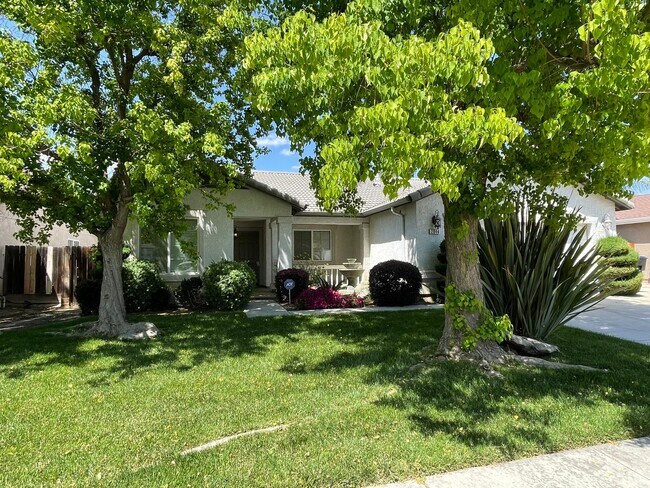 Building Photo - Lovely NW Visalia home coming soon!