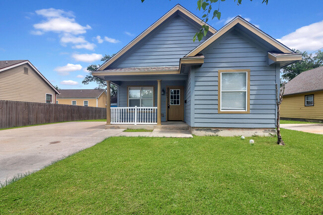 Primary Photo - 905 6th Ave