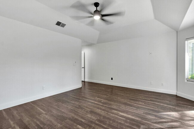 Building Photo - 3513 W Vartikian Ave