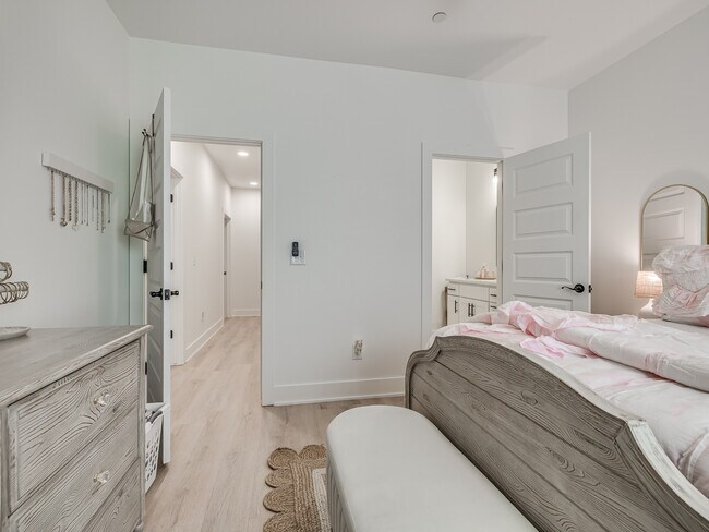 Building Photo - 1670 N Leverett Ave