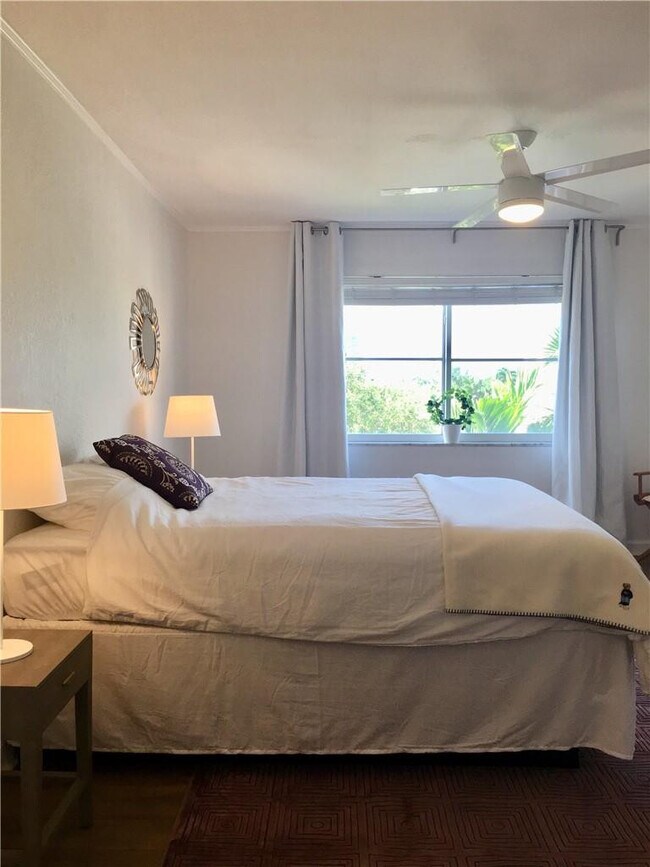 Building Photo - 619 Orton Ave