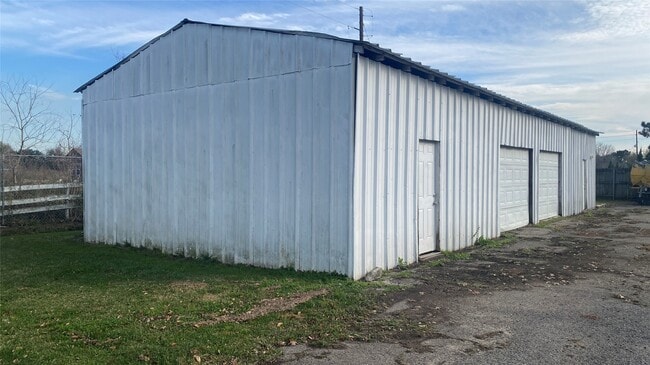 Building Photo - 32910 Morrison Rd