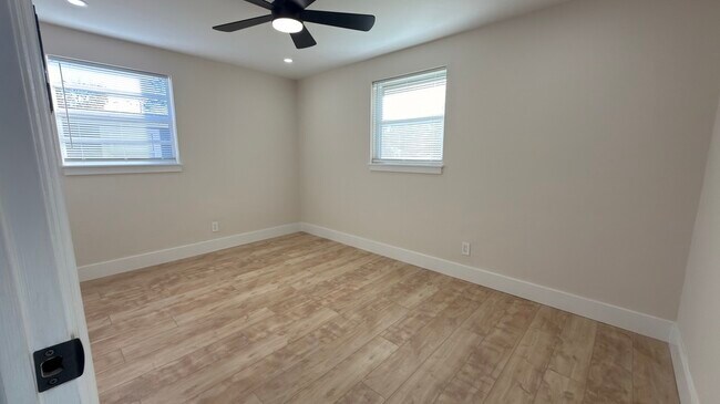 Building Photo - 5813 Tampico Rd