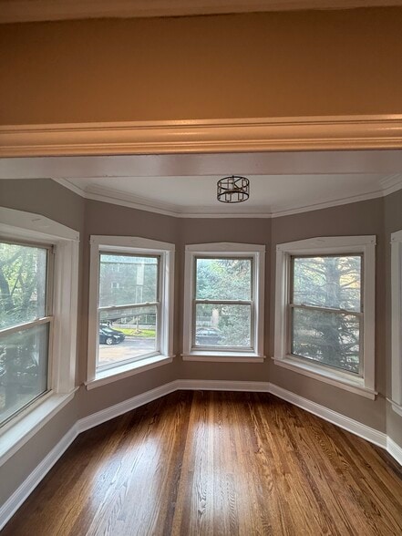 Sunroom - 1629 W Granville Ave