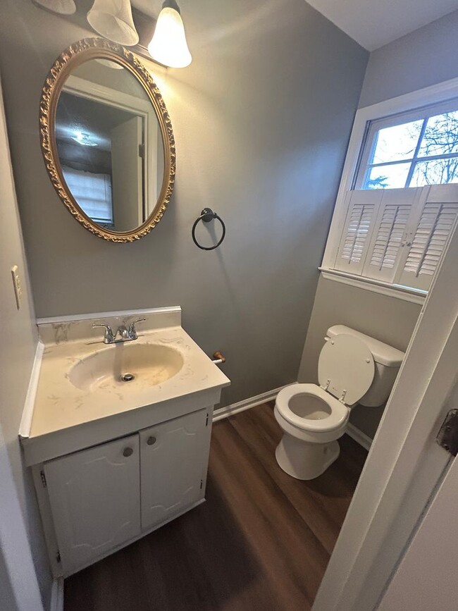 Building Photo - 408 Horne St