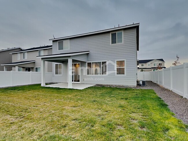 Building Photo - 749 S Rocker Ave