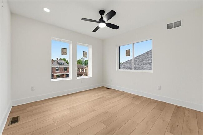 Building Photo - 1361 Hawthorne St