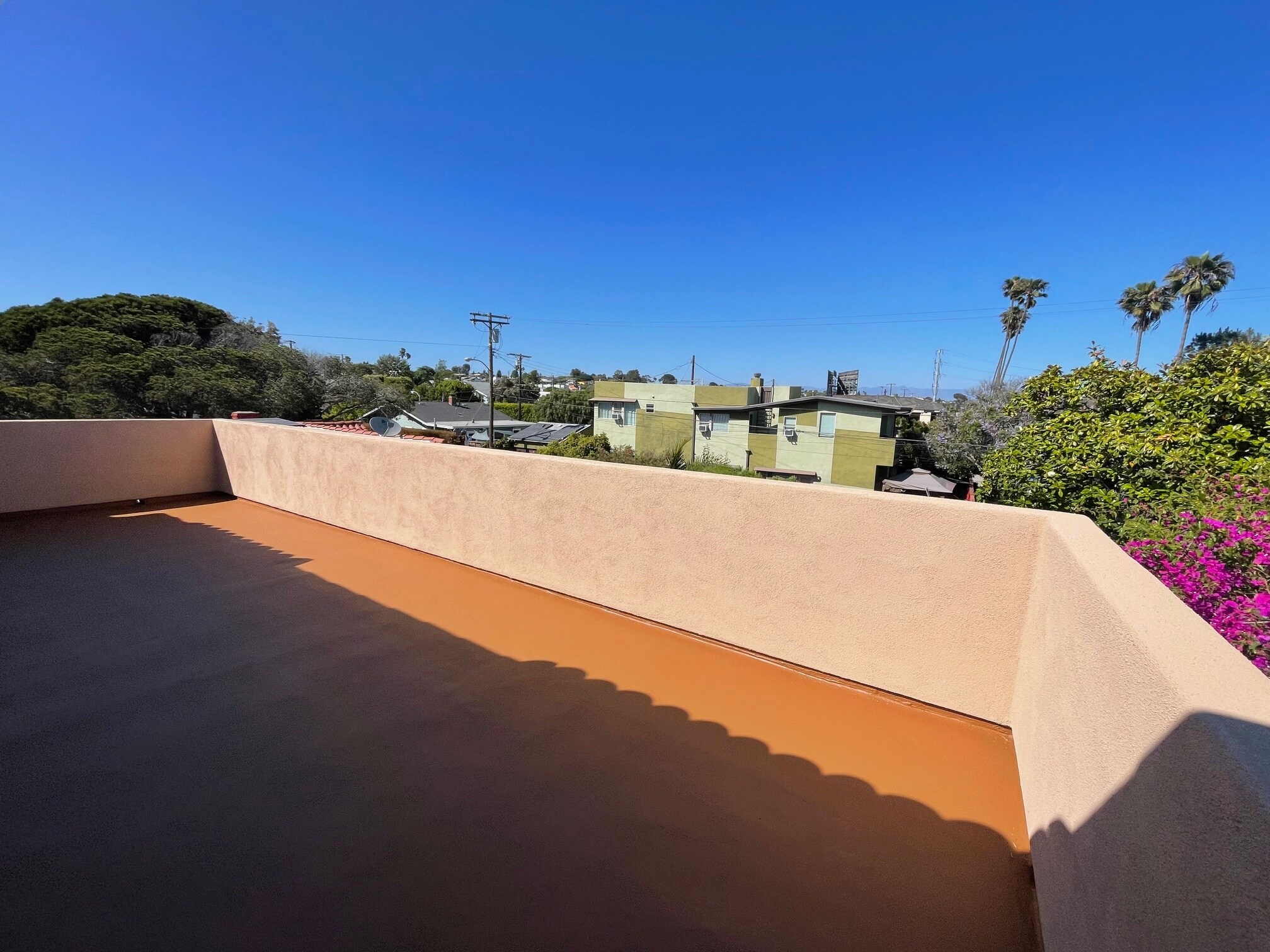 LARGE PATIO - 205 7th Ave