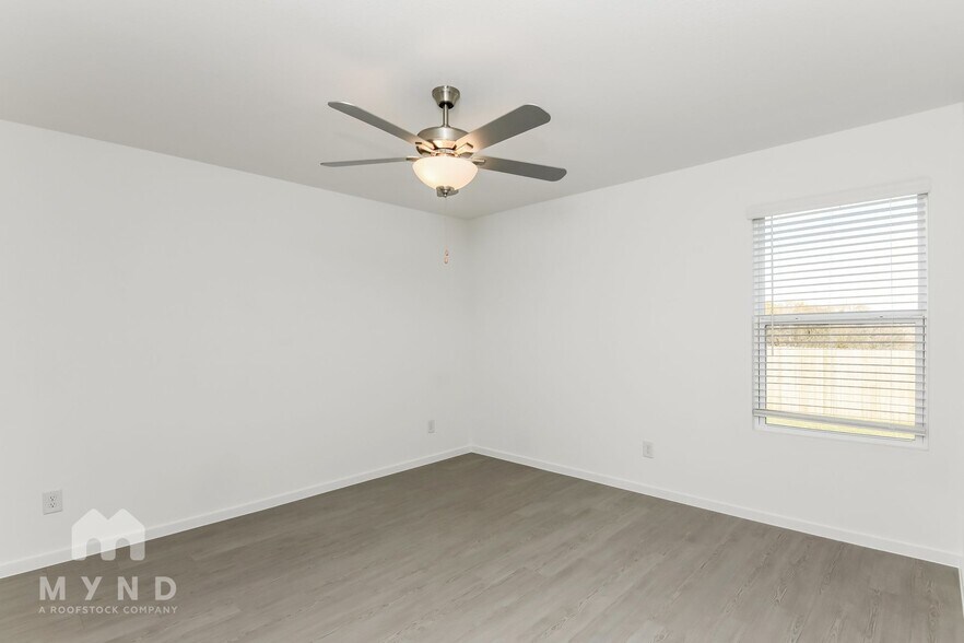 Building Photo - 2721 Ctr Crk Ln