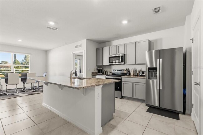 Building Photo - 1006 August Sky Dr