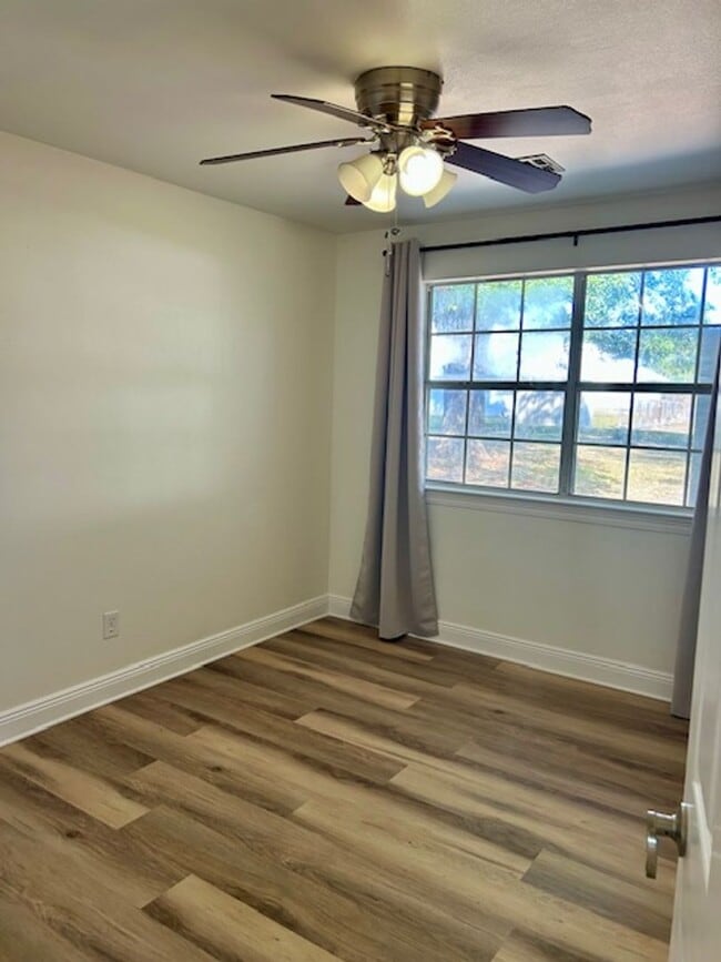 Building Photo - House 3 Bedroom,2 Bath On Lake Ramsey Rd