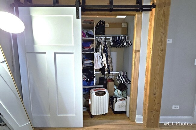 Building Photo - 500 N Damen Ave