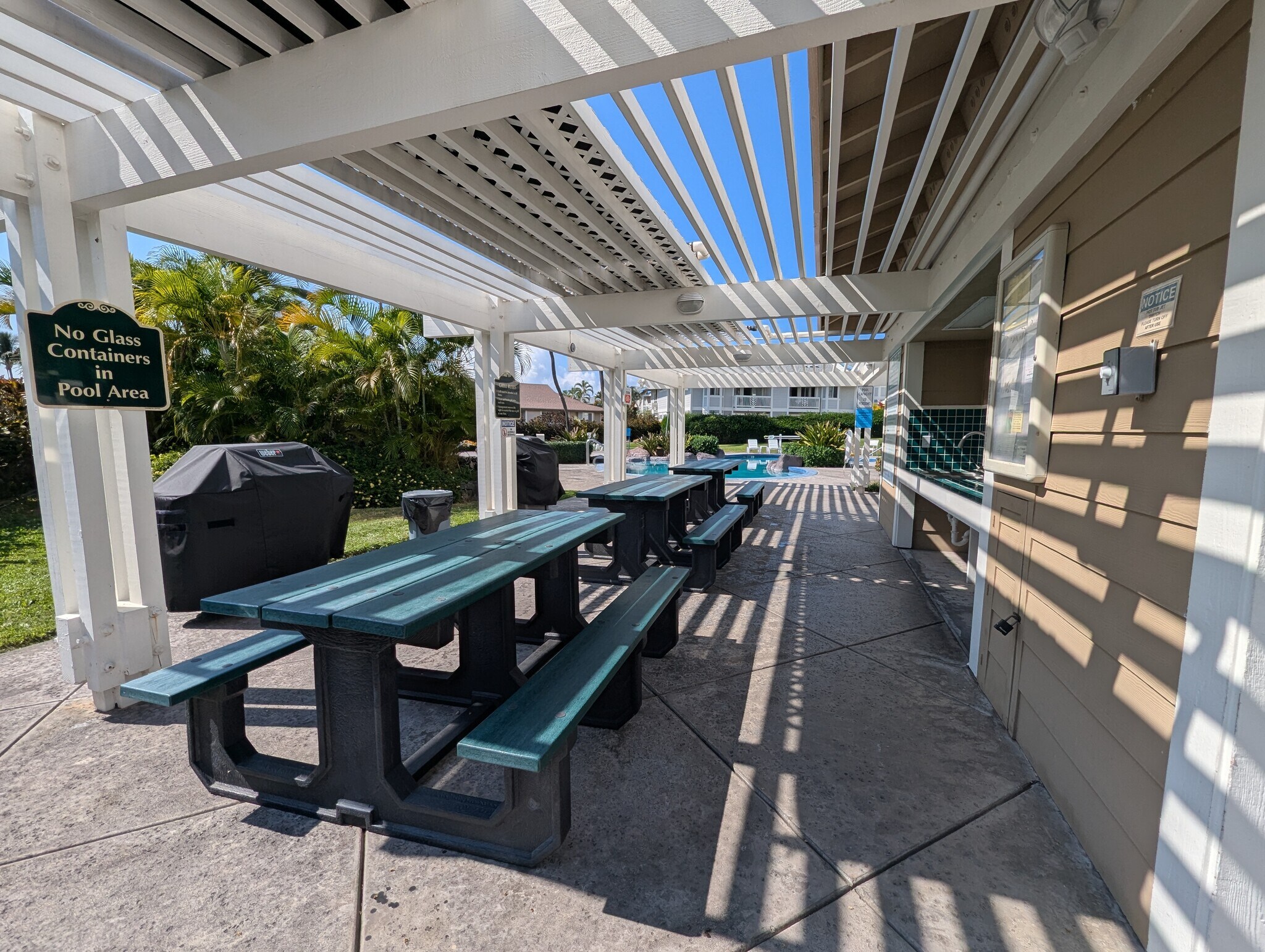 On-site BBQ area - 75-6081 Alii Dr
