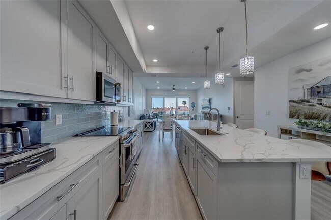 Building Photo - 400 150th Ave