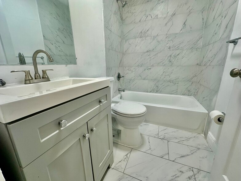 Building Photo - 11115 NE 13th Ave