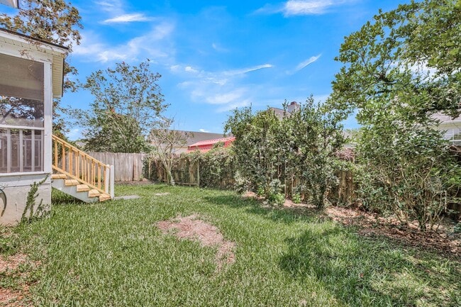 Building Photo - Charming 3BR/2.5BA Home with 2-Car Garage & Fenced Yard in Citadel Woods — West Ashley