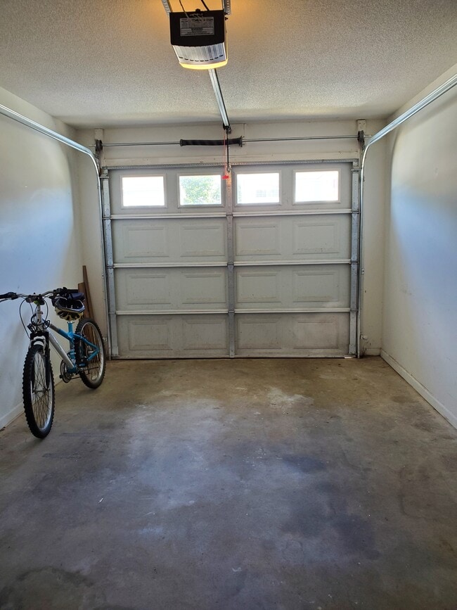 Building Photo - 169 N Spring View Dr