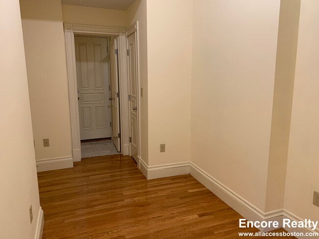 Building Photo - 195 Commonwealth Ave