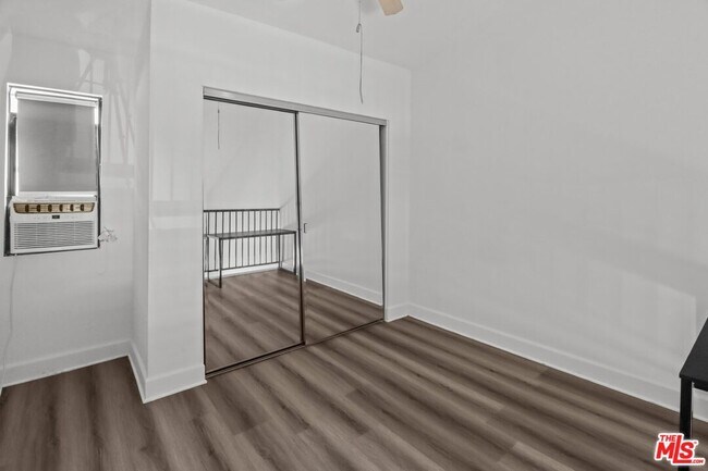 Building Photo - 10982 Roebling Ave