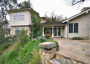 Building Photo - 5 Bed, 4.5 bath estate located in guard gated Hidden Hills Neighborhood