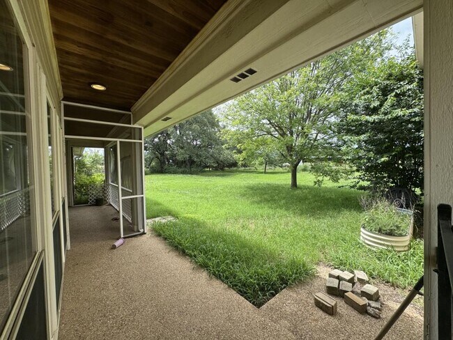 Building Photo - 465 Austin Hines Dr