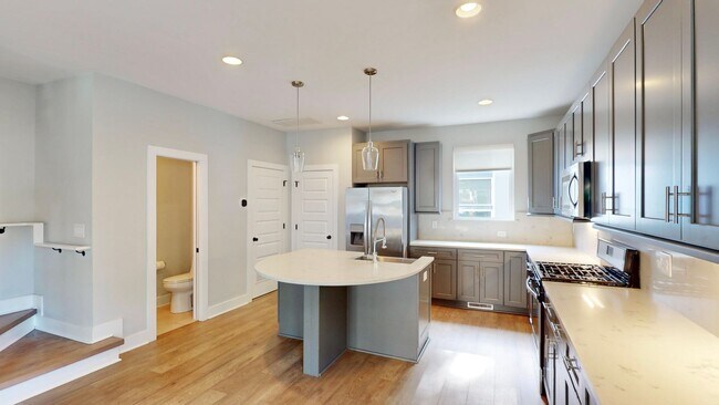 Building Photo - 208 Walnut Ave