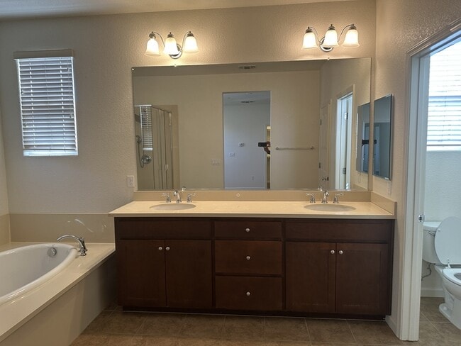 Building Photo - Gorgeous Mountain House 4 Bedroom 3 Bath Home