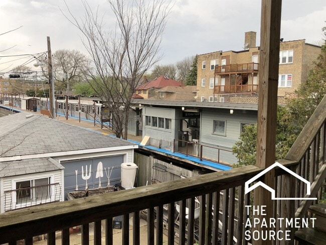 Building Photo - 4642 N Francisco Ave